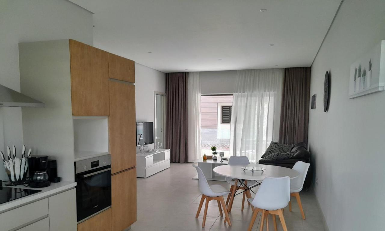 Appt Neuf De 2Ch Ds Residence Avec Piscine, Route Cotiere Grand-Baie Eksteriør billede
